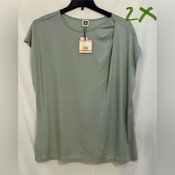 Anne Klein Tops - Anne Klein Soft Green Short Sleeve Top